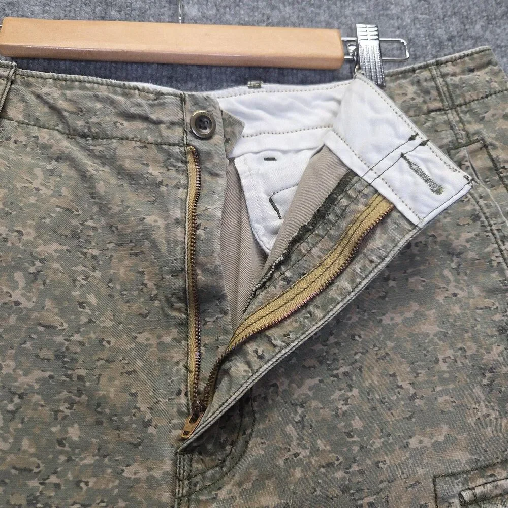 Levi's Shorts Mens 30 Green Camo Cargo Canvas Cotton Outdoor Zip Pockets Fly